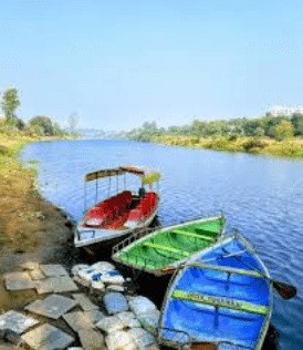 Boating at someshwar